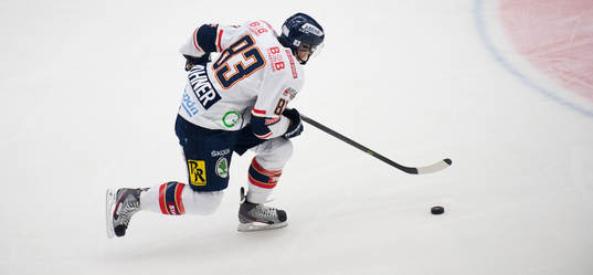 Djurgårdens Dustin Johner  i ishockeymatchen i allsvenskan