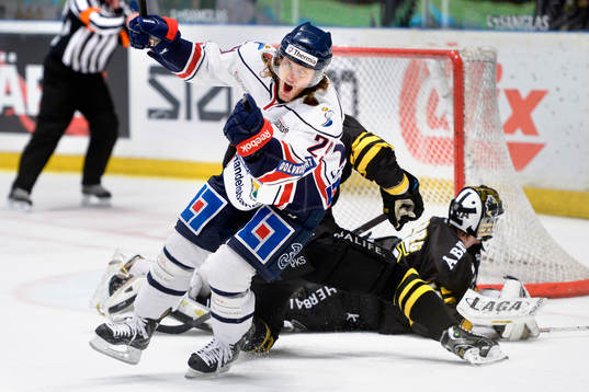 Linköpings Erik Lindhagen jublar