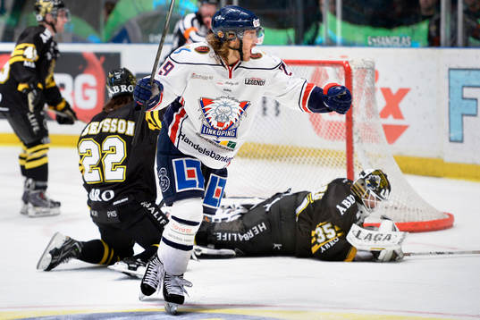 Linköpings Erik Lindhagen jublar
