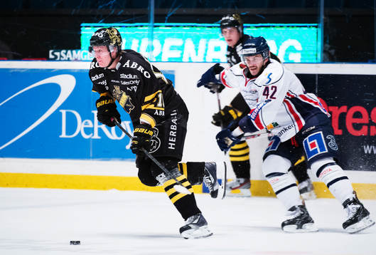 s Esa Pirnes och Linköpings Chad Kolarik