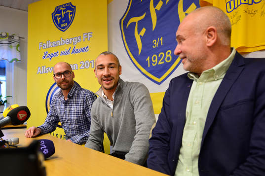 Falkenbergs FF's sportchef Håkan Nilsson (h) och