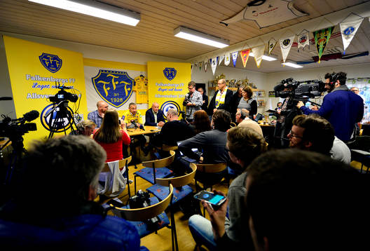 Falkenbergs FF's sportchef Håkan Nilsson (h) och