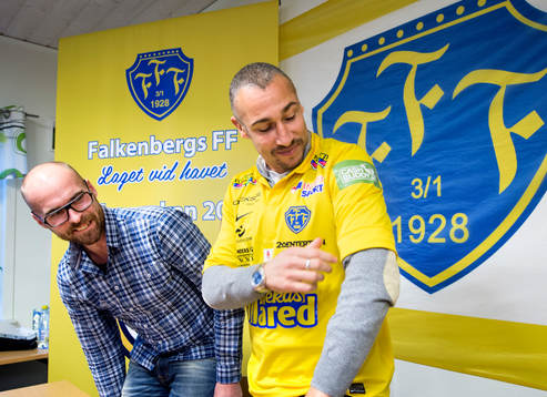 Falkenbergs FF's klubbchef Patrik Lundgren presenterar