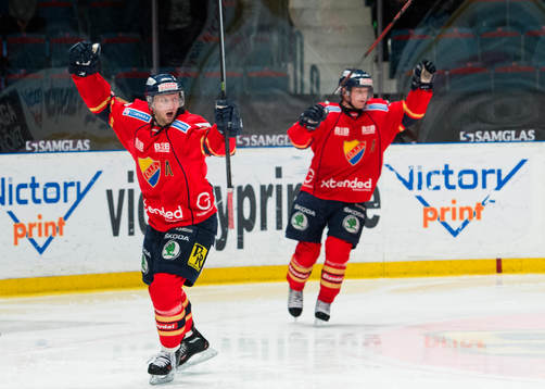 Michael Holmqvist och Joakim Eriksson  jublar