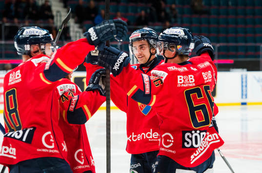 Michael Holmqvist , Mattias Guter, Nils Andersson  jublar