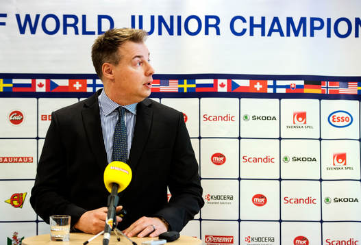 Sveriges förbundskapten Rikard Grönborg presenterar
