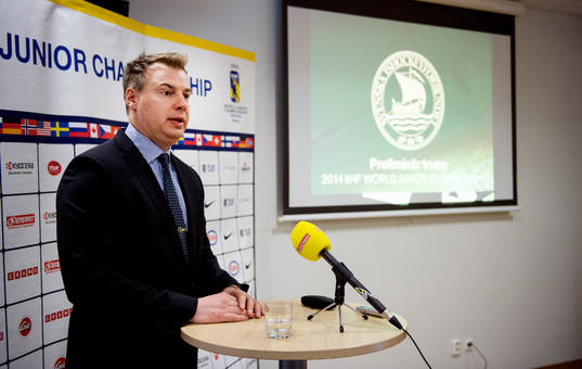 Sveriges förbundskapten Rikard Grönborg presenterar