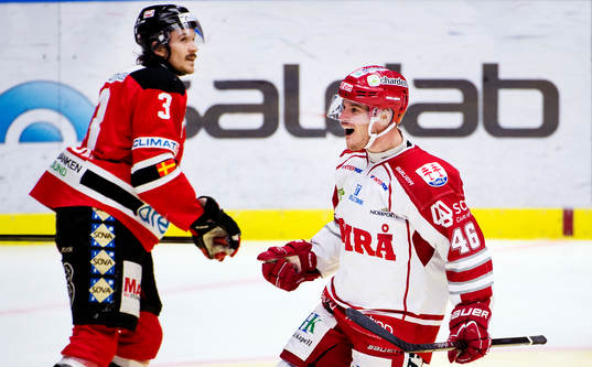 Timrås Oscar Johansson jublar