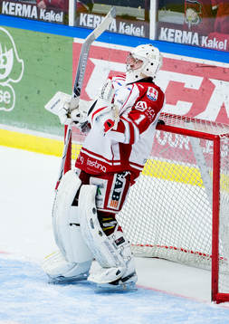 Timrås målvakt Jonathan Iilahti jublar