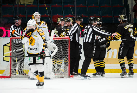 AIK spelare jublar