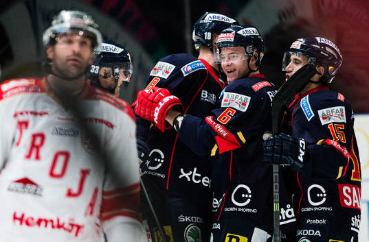 Michael Holmqvist, Bobo Petersson och Steve Saviano jublar