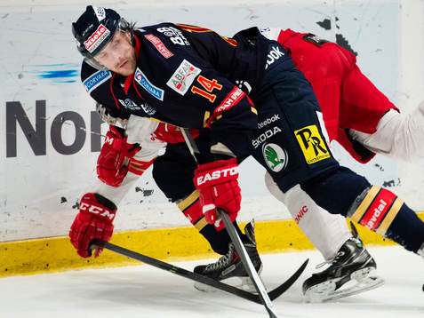 Robin Dahlström tacklar