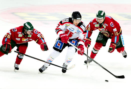 Frölundas Erik Karlsson och Anton Blidh jagar Örebros Ben