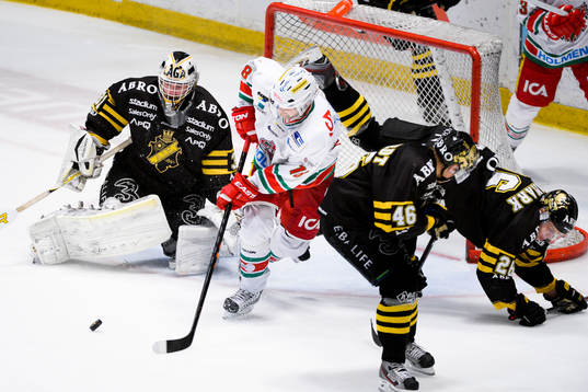 s målvakt Daniel Larsson, Teemu Ramstedt och Mattias