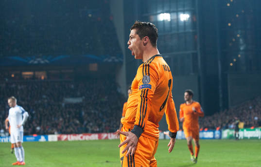 Real Madrids Cristiano Ronaldo har gjort 0-2 i matchen i