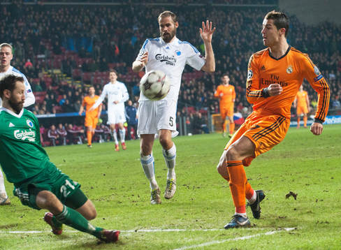 Tre svenskar mot Real Madrids Cristiano Ronaldo som missar