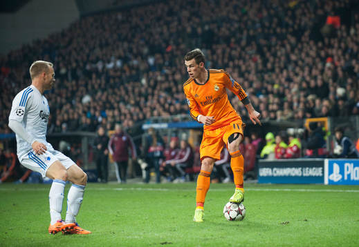 Real Madrids Gareth Bale mot Köpenhamns Lars Jacobsen i