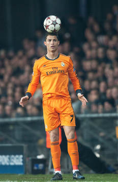 Real Madrids Cristiano Ronaldo skojar och lägger bollen