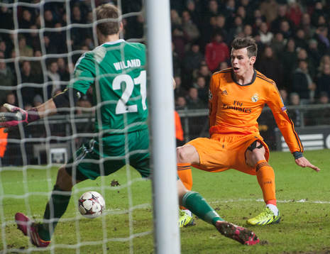Real Madrids Gareth Bale missar en otrolig målchans