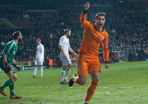 Real Madrids Cristiano Ronaldo har gjort 0-2 och svenskarna