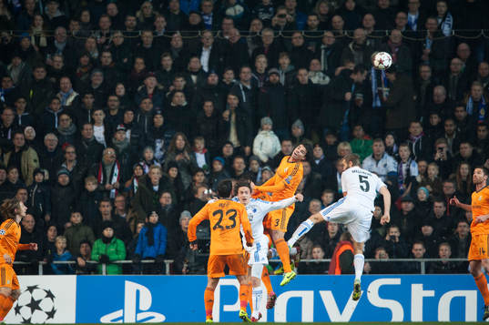 Real Madrids Pepe och Köpenhamns Olof Mellberg i matchen i