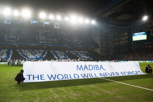 Nelson Mandela hyllas i Idrottsparken, Parken,   i matchen
