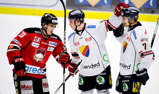 Djurgårdens Bobo Petersson och Nils Andersson jublar