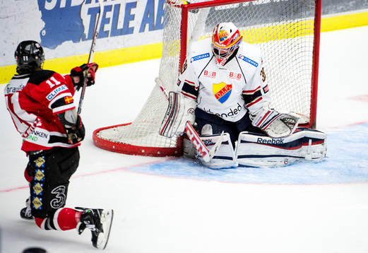 Malmö Redhawks Joey Tentute dunkar in 3-2 bakom