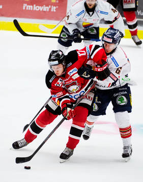 Malmö Redhawks Daniel Viksten och Djurgårdens Bobo