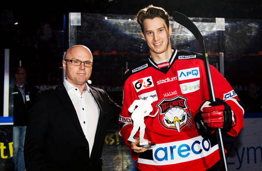 Malmö Redhawks Robin Alvarez tilldelas statyetten som