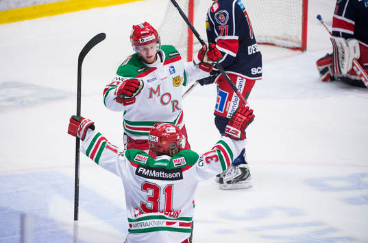 Moras Sonny Karlsson jublar tillsamman med Christopher Fish