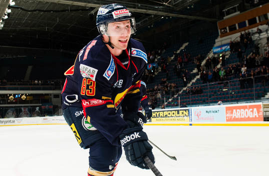 Dustin Johner jublar