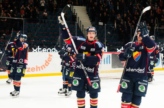 Henrik Nyberg och Dustin Johner   jublar med publiken