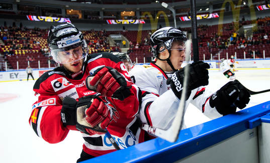 Malmö Redhawks Björn Svensson och Asplövens Emil Bejmo