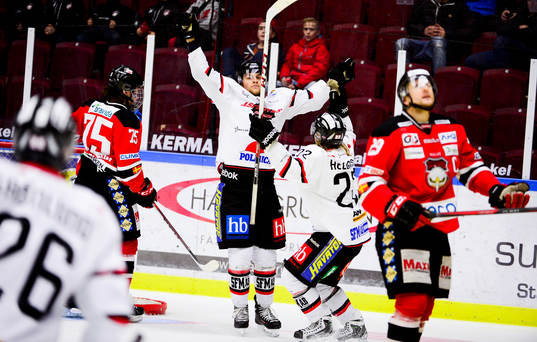 Asplövens Patrik Näslund gör 2-2 och firar med Martin