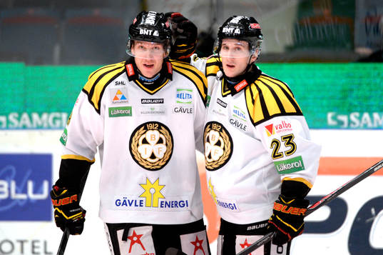 Brynäs Bill Sweatt klappar om Jonas Nordqvist