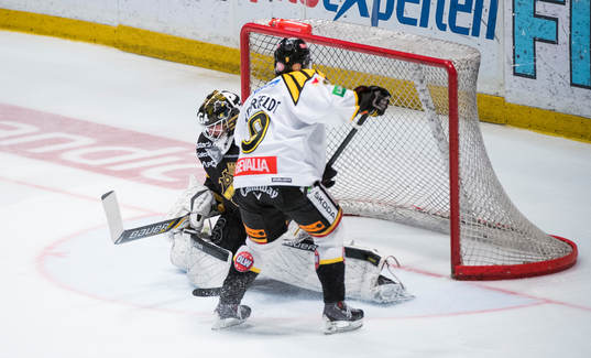 Brynäs Sebastian Enterfeldt petar in 8-1