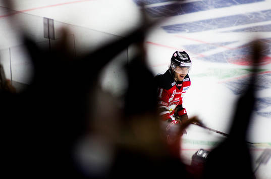 Malmö Redhawks Joey Tentute avgör straffläggningen och