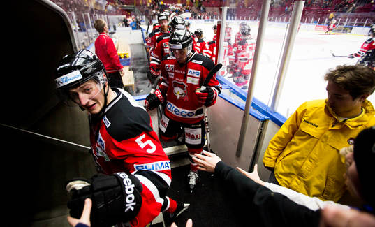 Malmö Redhawks Johan Björk tackar publiken