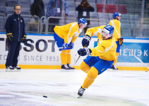 Niklas Persson skjuter