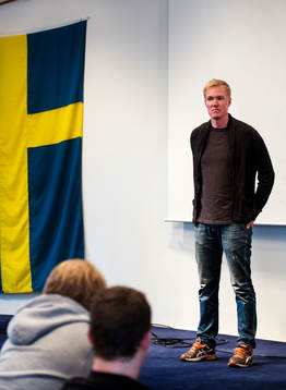 Kenny Jönsson kommer och pratar med Sveriges JVM-lag