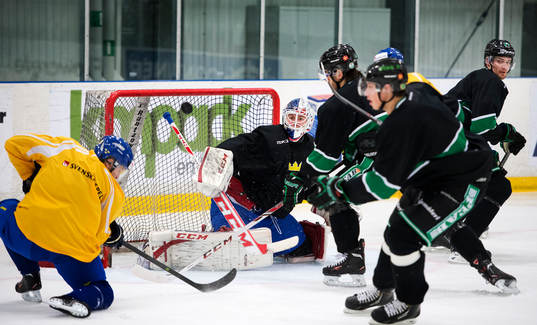Sveriges JVM-lag tränar powerplay mot Rögle