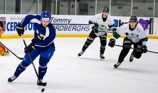 när Sveriges JVM-lag tränar boxplay mot Rögle