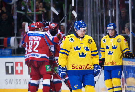 Sveriges Mikael Johansson deppar när Rysslands spelare