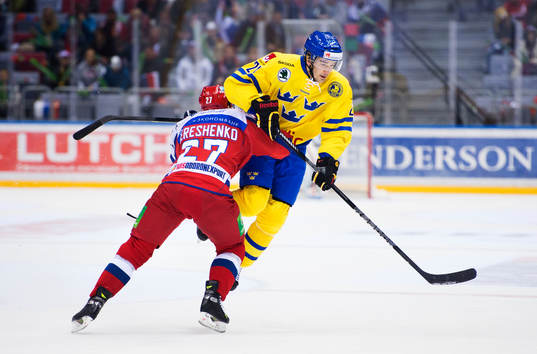 Rysslands Alexei Tereshchenko tacklar Sveriges Jimmie