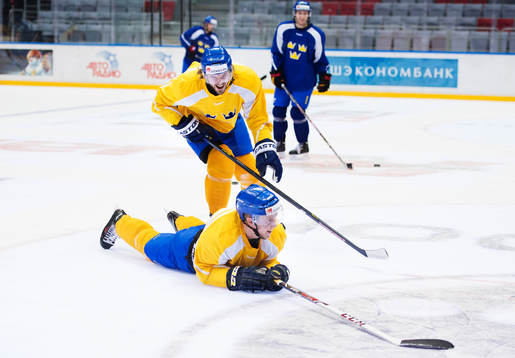 Niklas Persson och Andreas Engqvist skojar med varandra på