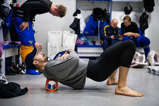 Daniel Rahimi tränar i Sveriges omklädningsrum