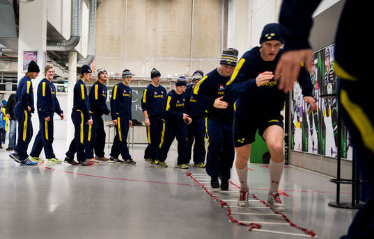 Sverige värmer upp innan träningsmatchen