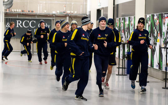 Sverige värmer upp innan träningsmatchen
