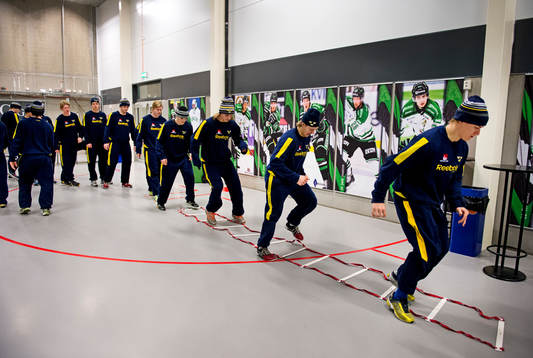 Sverige värmer upp innan träningsmatchen